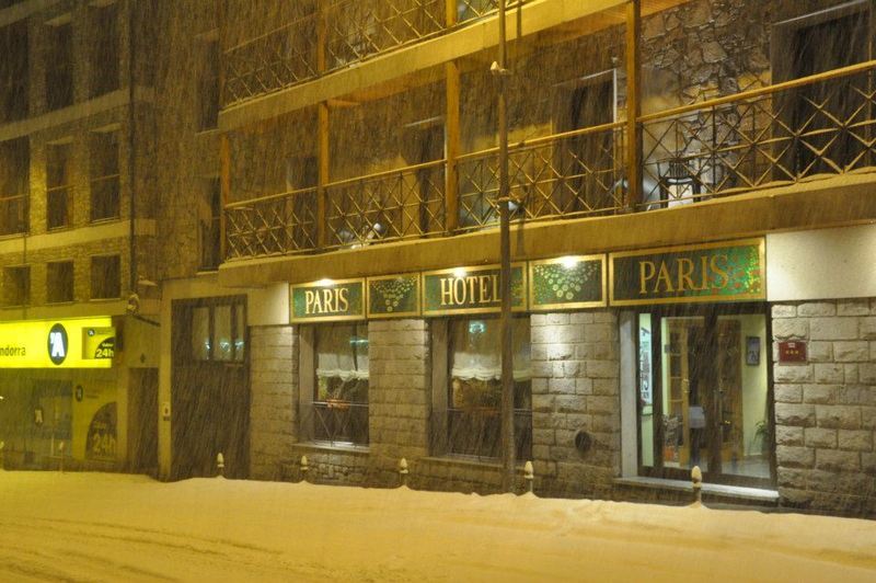 Отель Yomo Petit Paris Енкамп Экстерьер фото